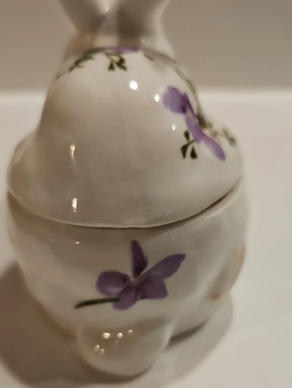 Mann Fine Bone China Bunny Trinket Box with Purple Violets Accents 4 1/2